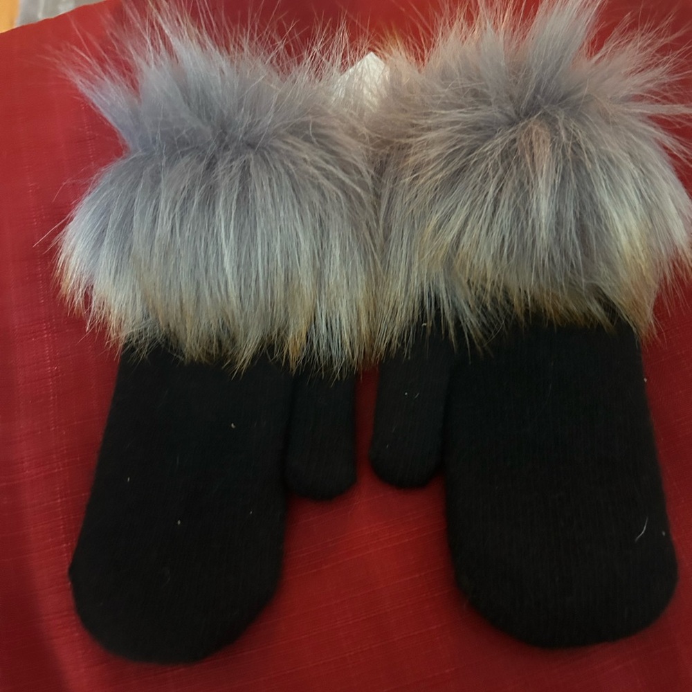 Adrienne Landau NWT Mittens  faux fur black lined cozy wool/acrylic